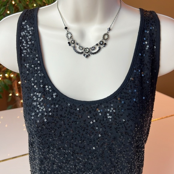 🥂🍾NEW YORK & COMPANY BLACK SEQUIN TOP SIZE SMALL🥂🍾 - Picture 4 of 13